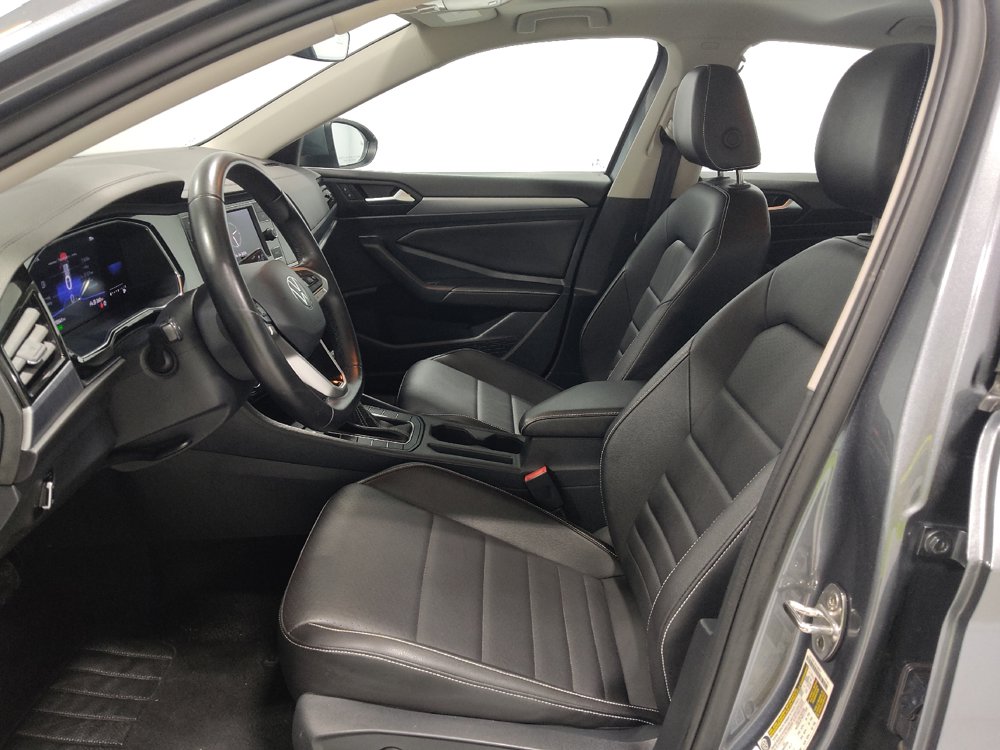 Used 2024 Volkswagen Jetta SE FWD image 17