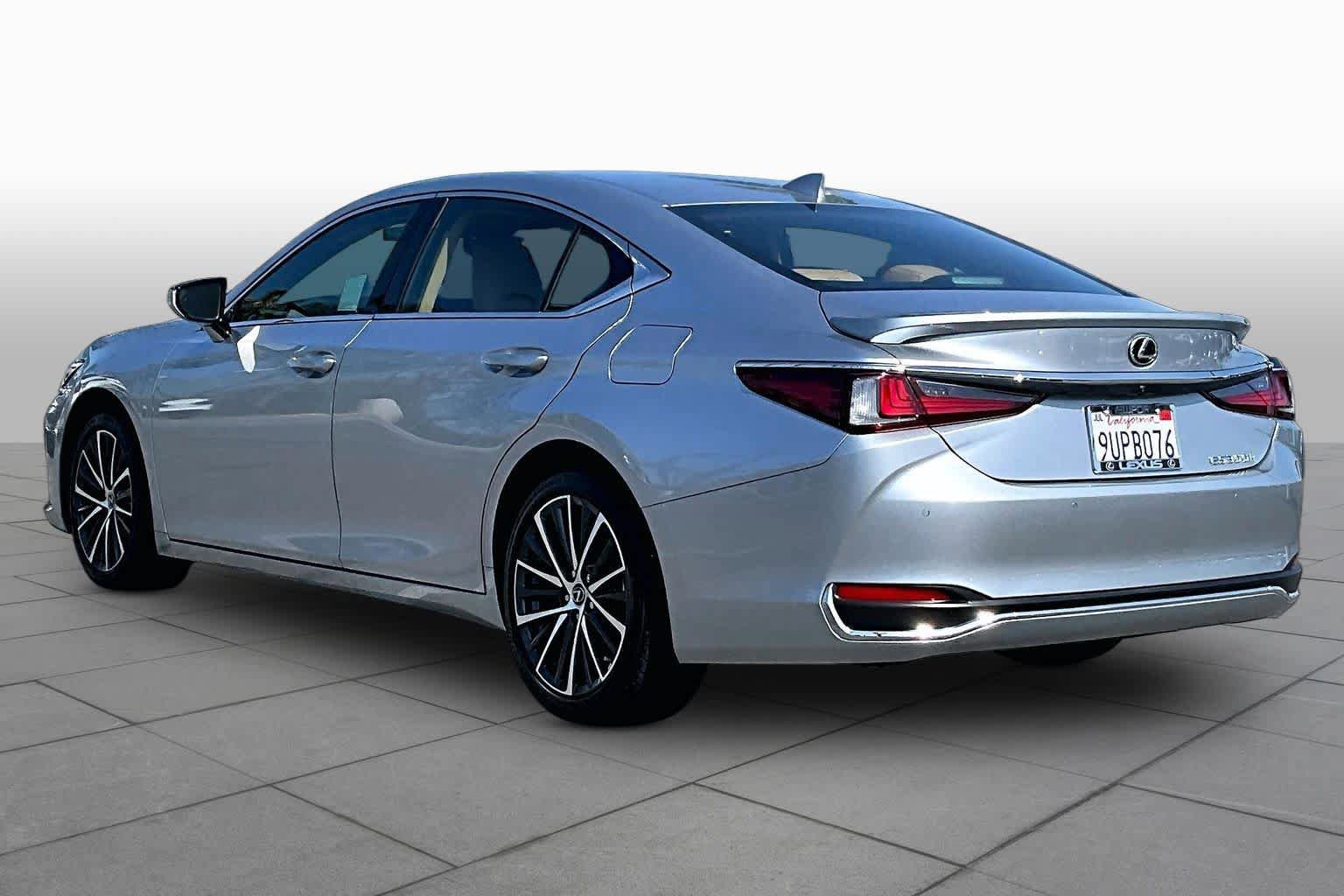 Used 2025 Lexus ES 300h w/ Premium Package FWD image 11