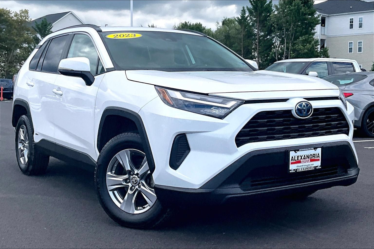 Used 2023 Toyota RAV4 XLE w/ Convenience Package AWD/4WD image 2