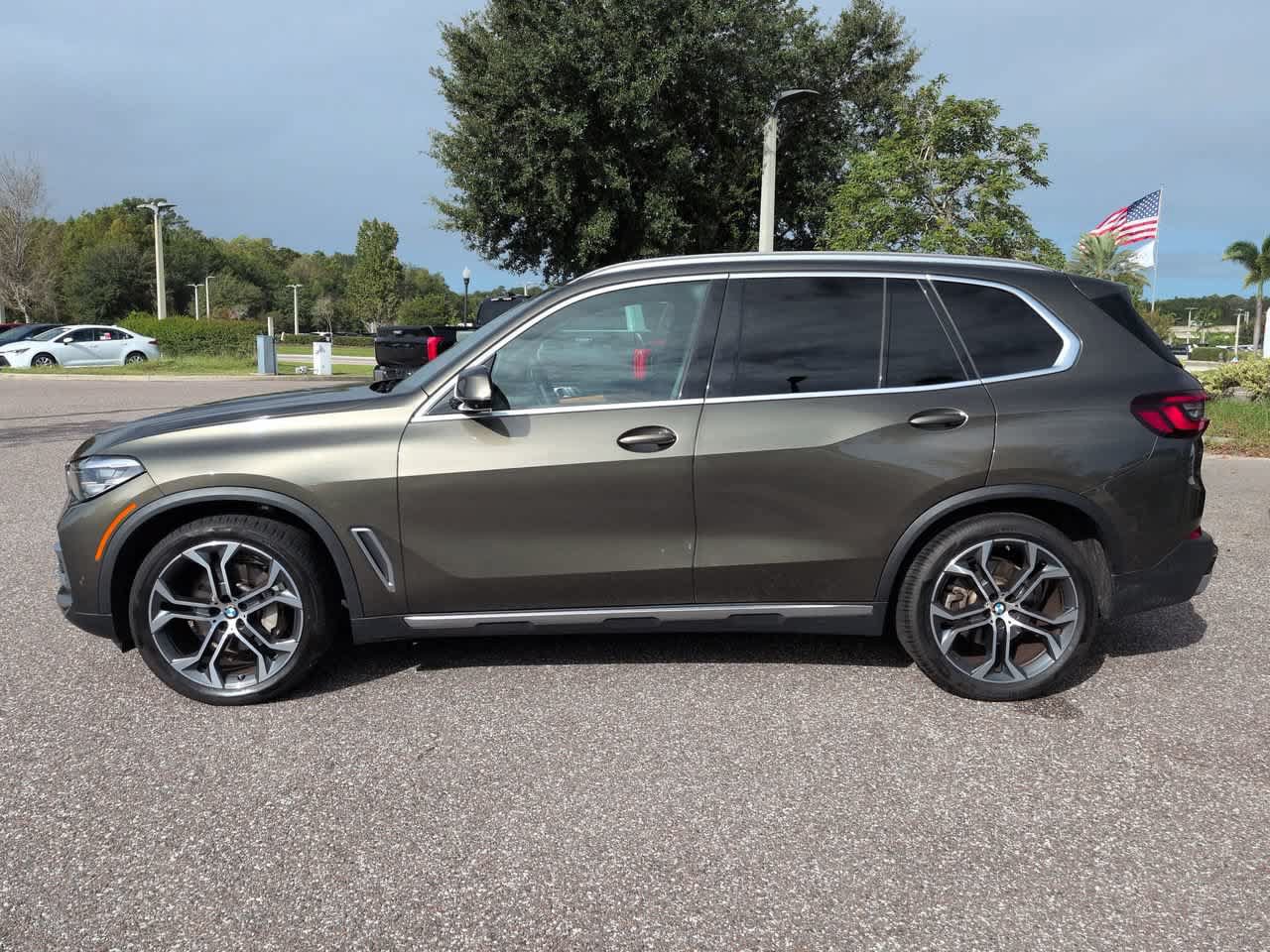 Used 2021 BMW X5 sDrive40i w/ Premium Package RWD image 3