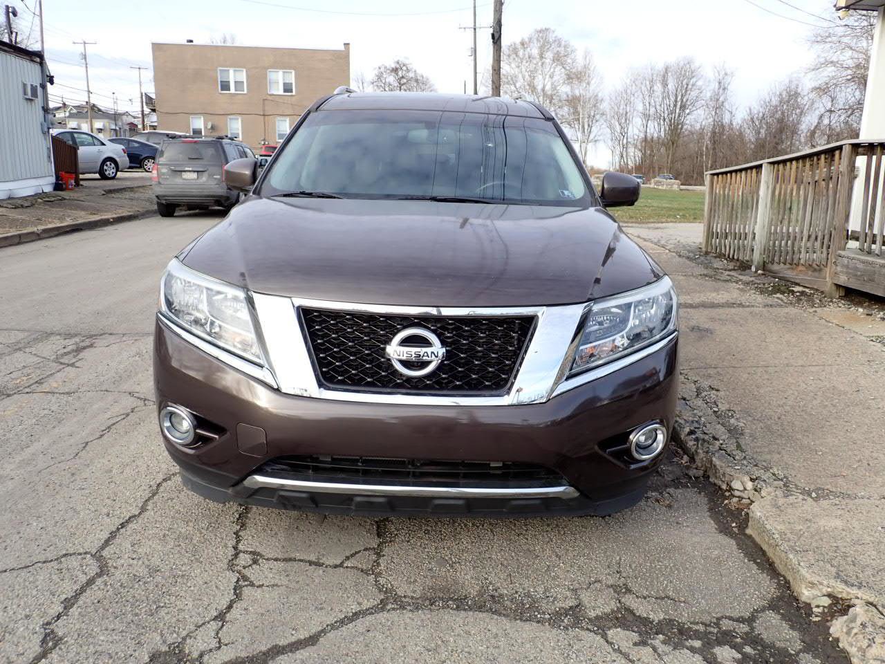 Used 2015 Nissan Pathfinder Platinum w/ Family Entertainment Package image 5