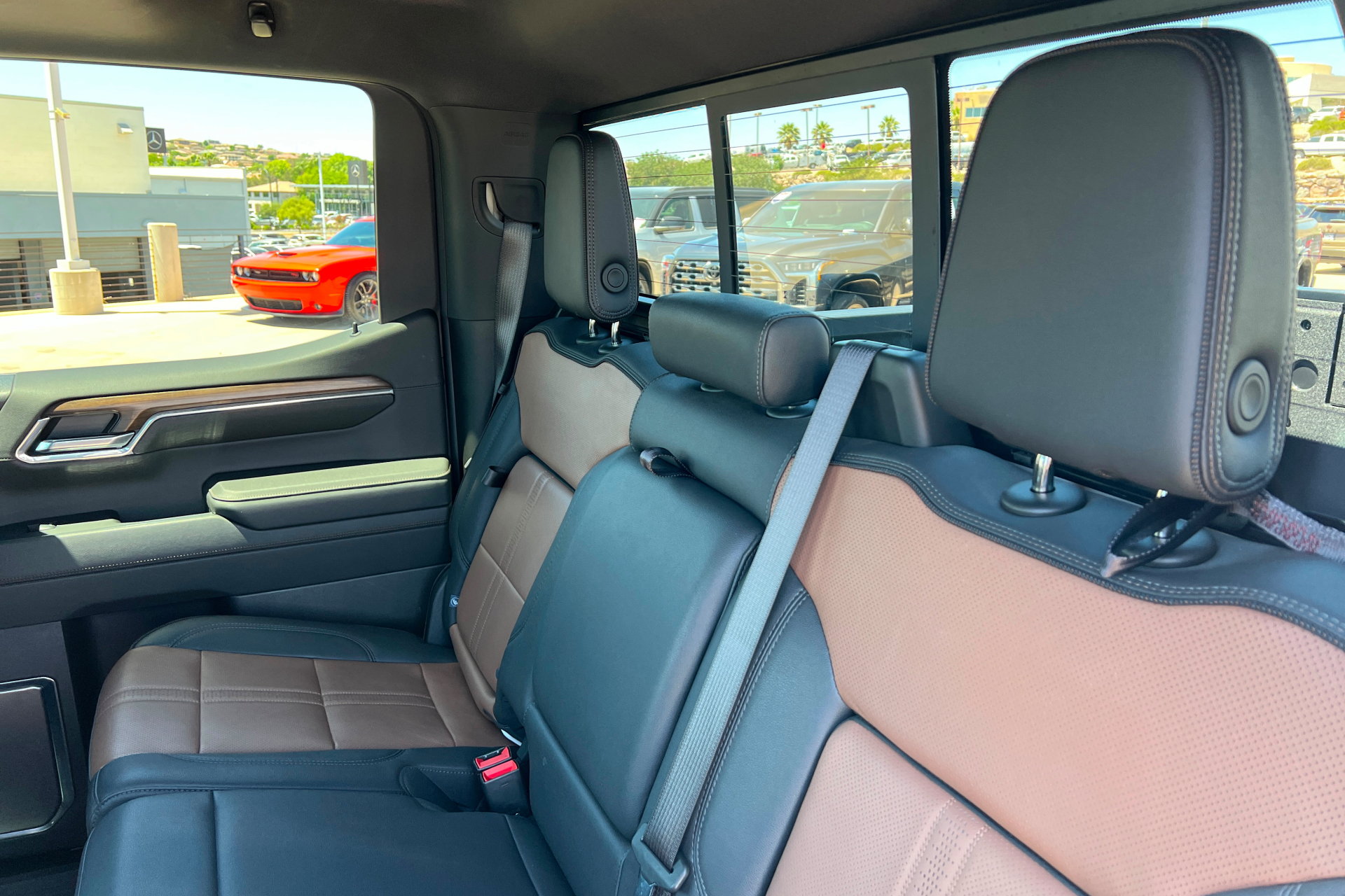 Used 2024 Chevrolet Silverado 1500 High Country w/ Technology Package AWD/4WD image 21