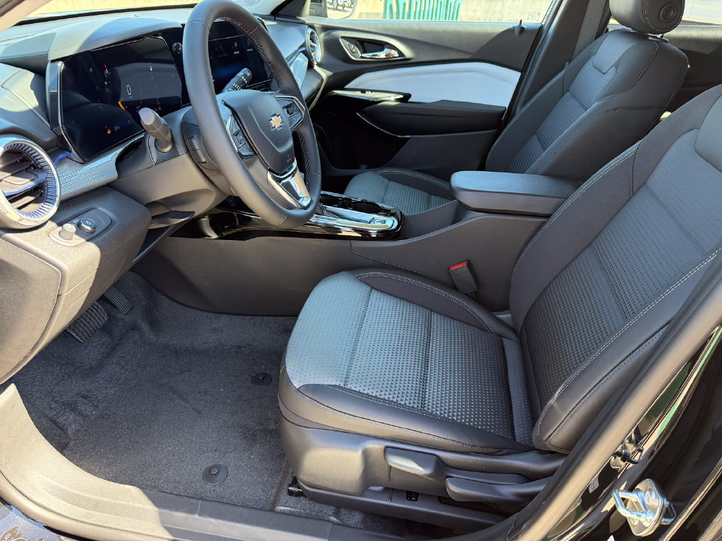 New 2026 Chevrolet Trax LT w/ LT Convenience Package FWD image 14