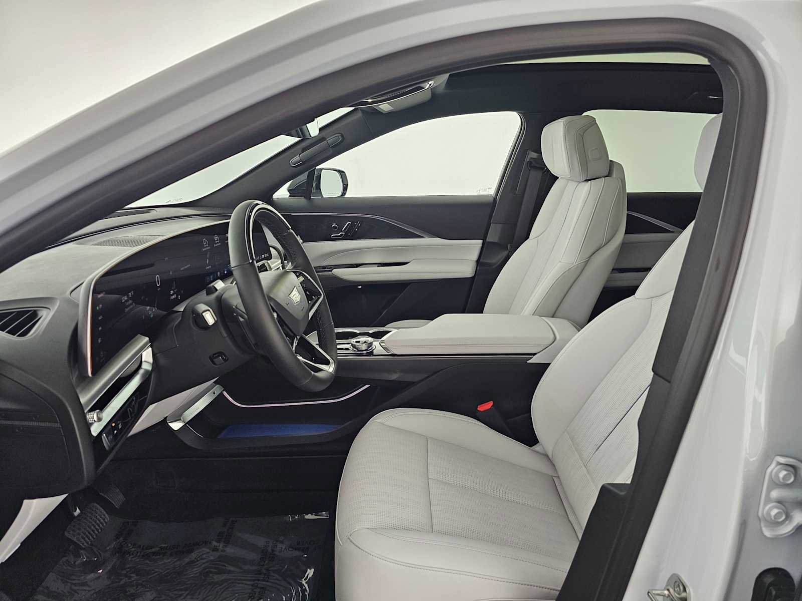 Used 2026 Cadillac Lyriq Luxury w/ LPO, Floor Liner Package image 20