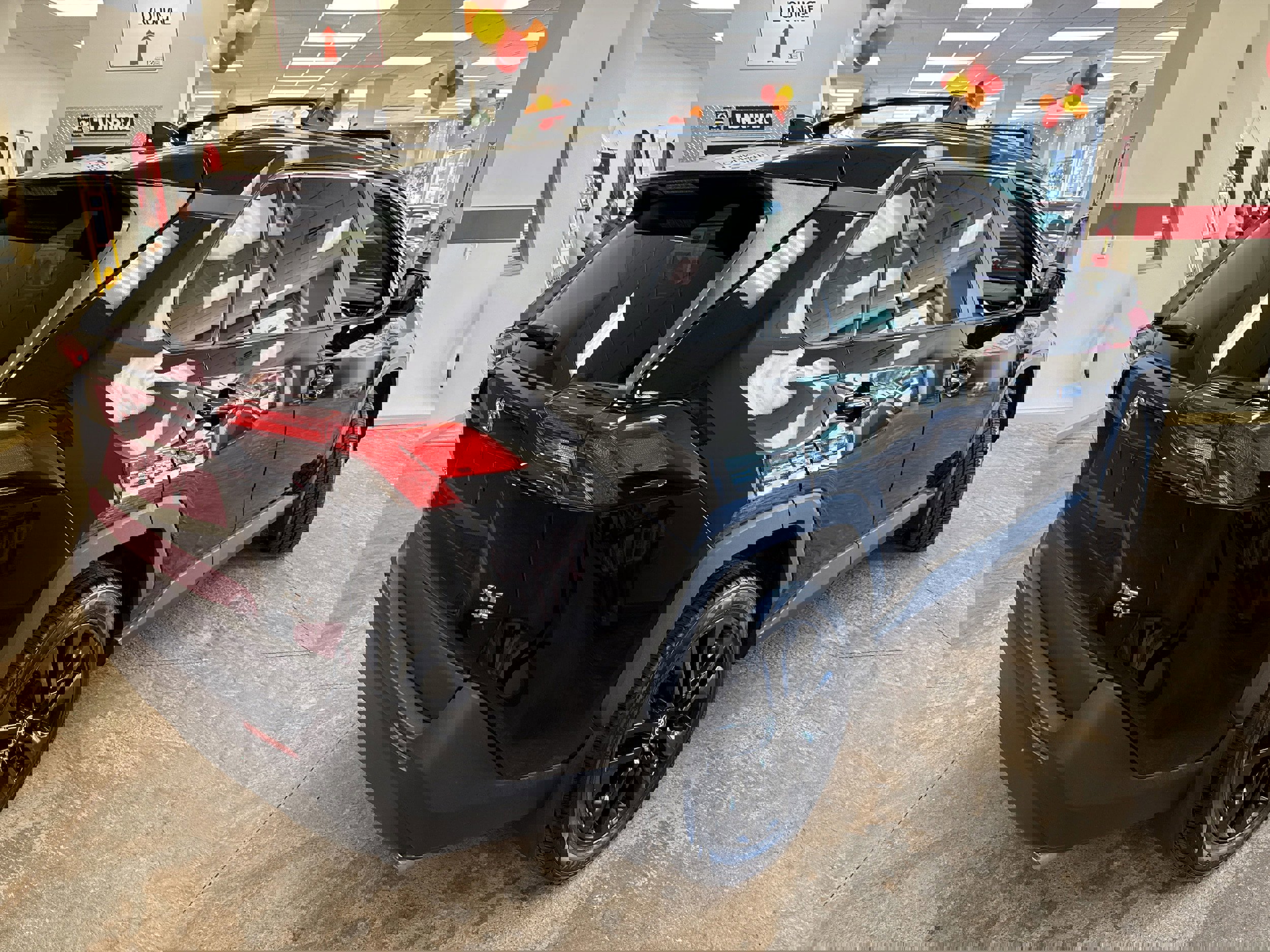 Used 2023 Toyota RAV4 XLE Premium image 11