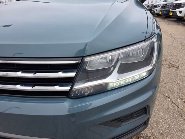 Used 2020 Volkswagen Tiguan SE w/ Panoramic Sunroof Package image 3