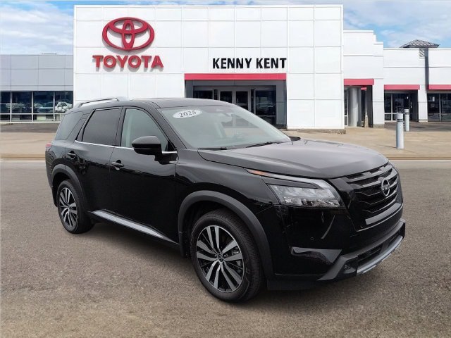 Used 2025 Nissan Pathfinder Platinum w/ Black Appearance Package
