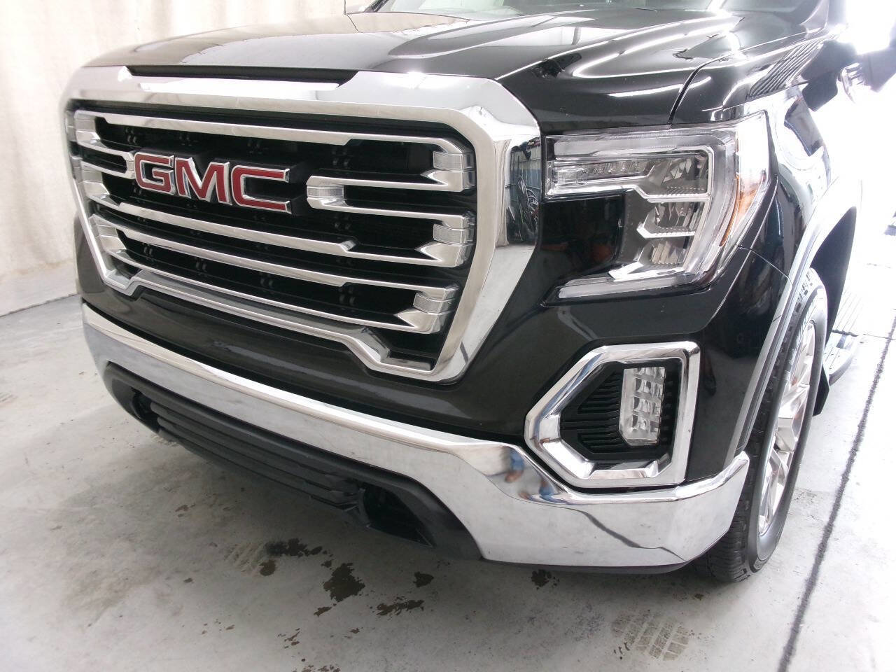 Used 2019 GMC Sierra 1500 SLT w/ SLT Premium Package image 17
