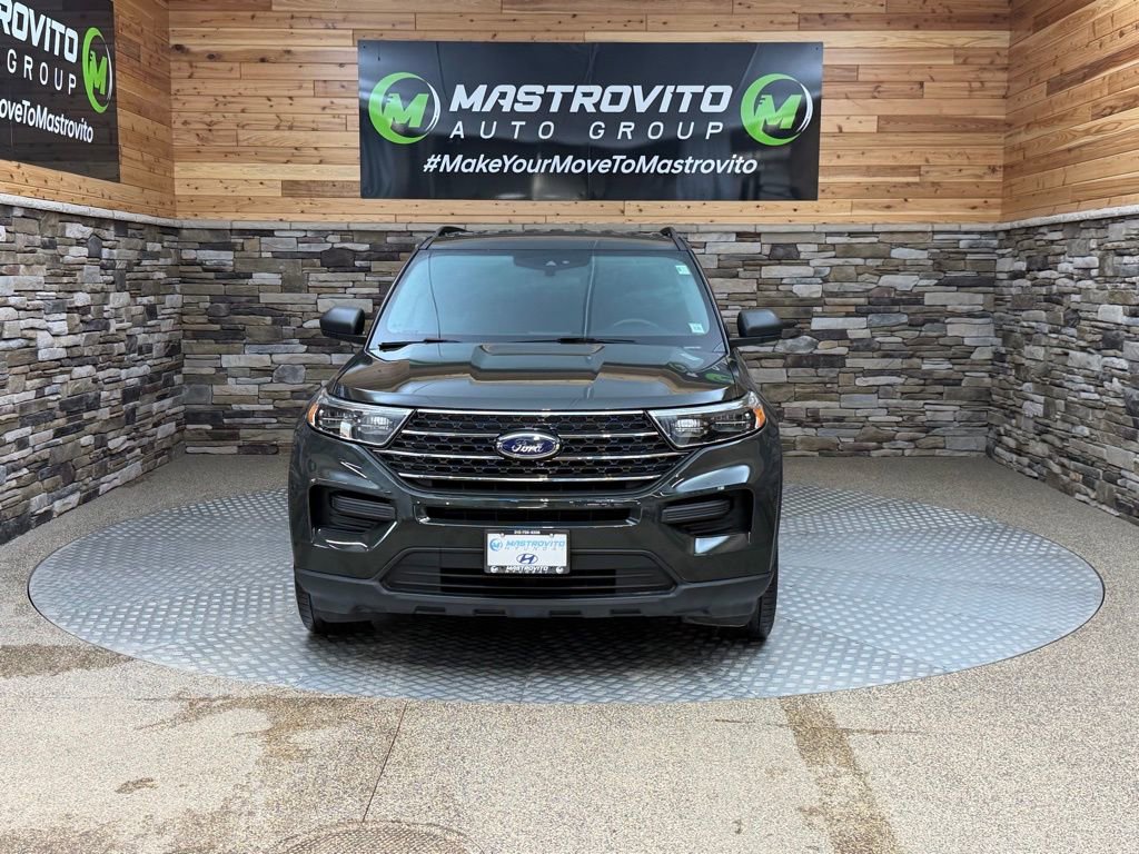 Used 2023 Ford Explorer XLT video 3