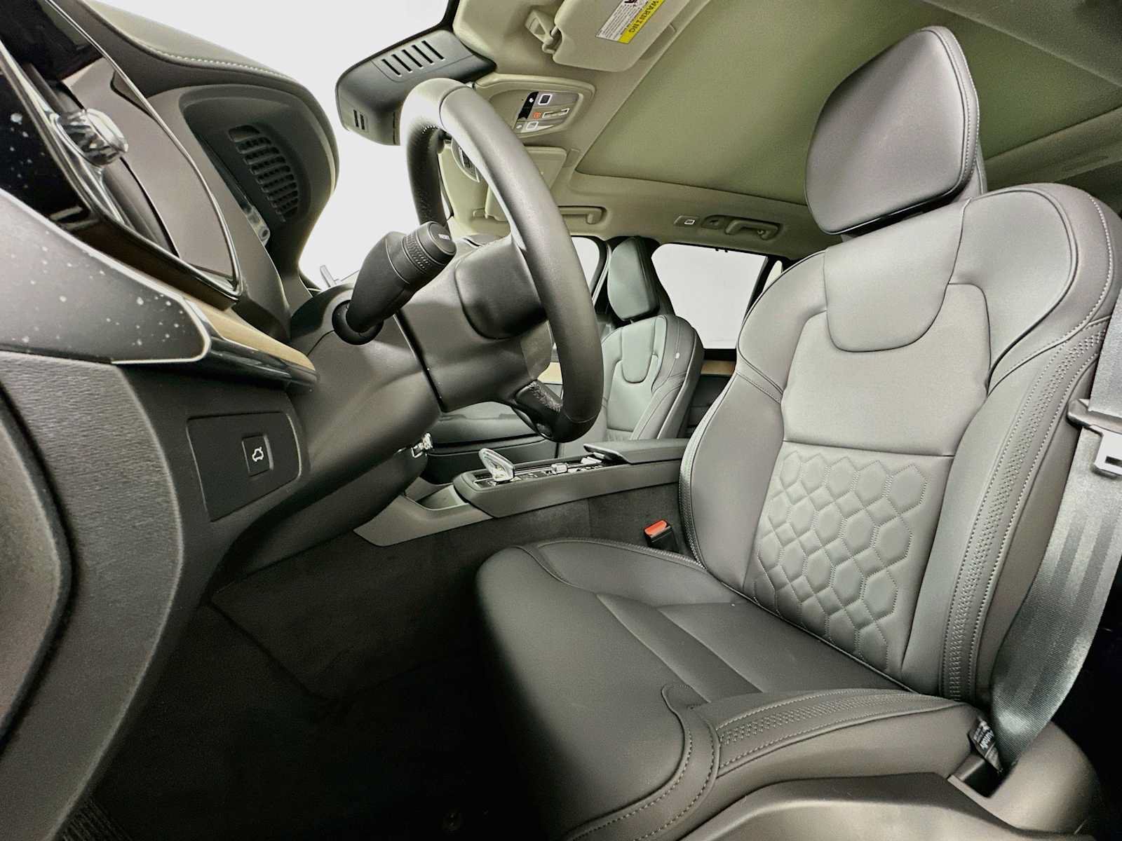 New 2027 Volvo XC90 B5 Plus AWD/4WD image 18