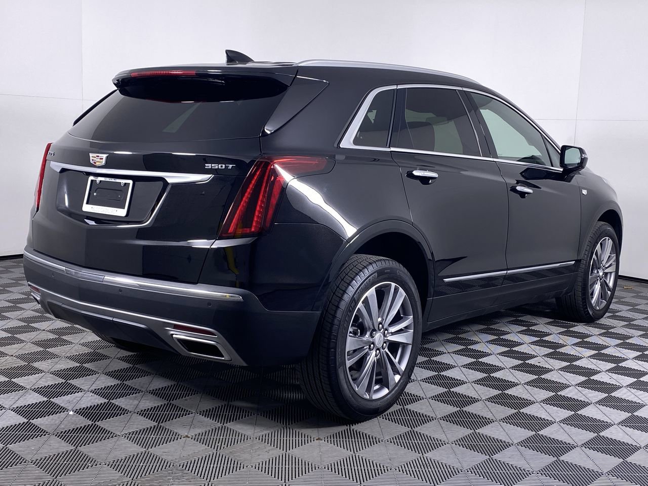 Certified 2025 Cadillac XT5 Premium Luxury FWD image 37