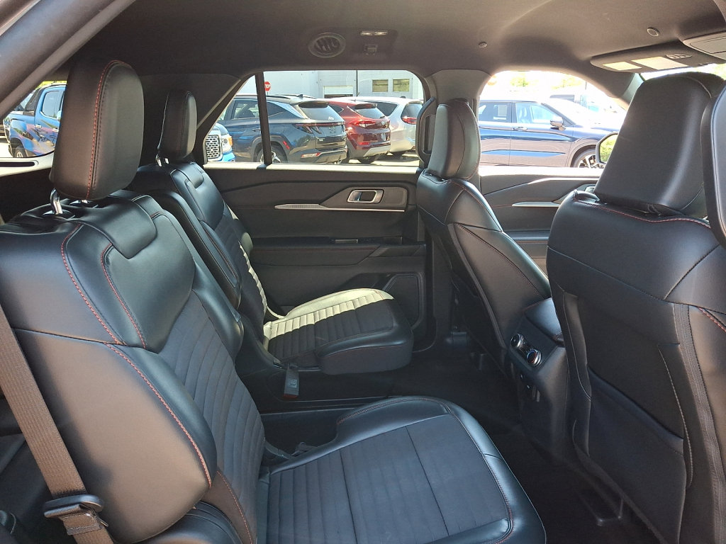 Used 2025 Ford Explorer ST-Line AWD/4WD image 15
