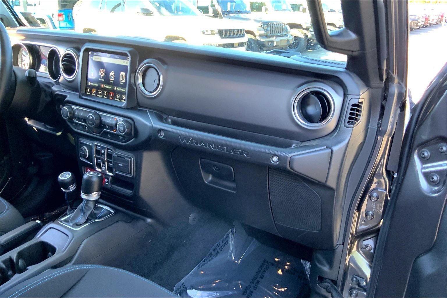 Used 2023 Jeep Wrangler Unlimited Rubicon 4xe w/ Cold Weather Group AWD/4WD image 18