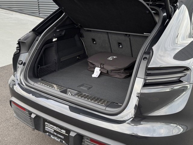 Certified 2025 Porsche Macan 4 Electric image 35