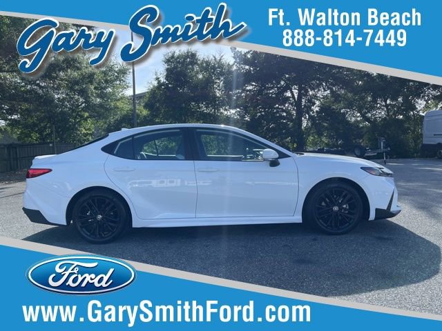 Used 2025 Toyota Camry SE FWD image 1