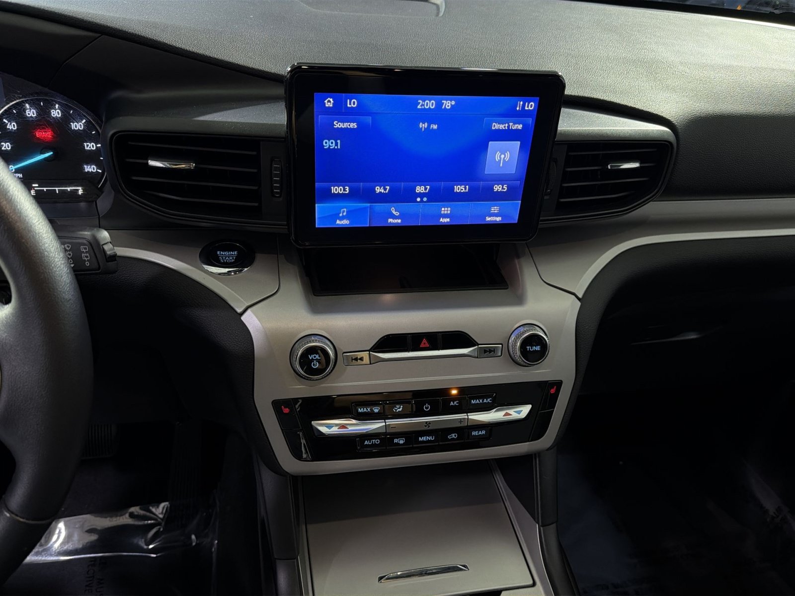 Used 2024 Ford Explorer XLT AWD/4WD image 21