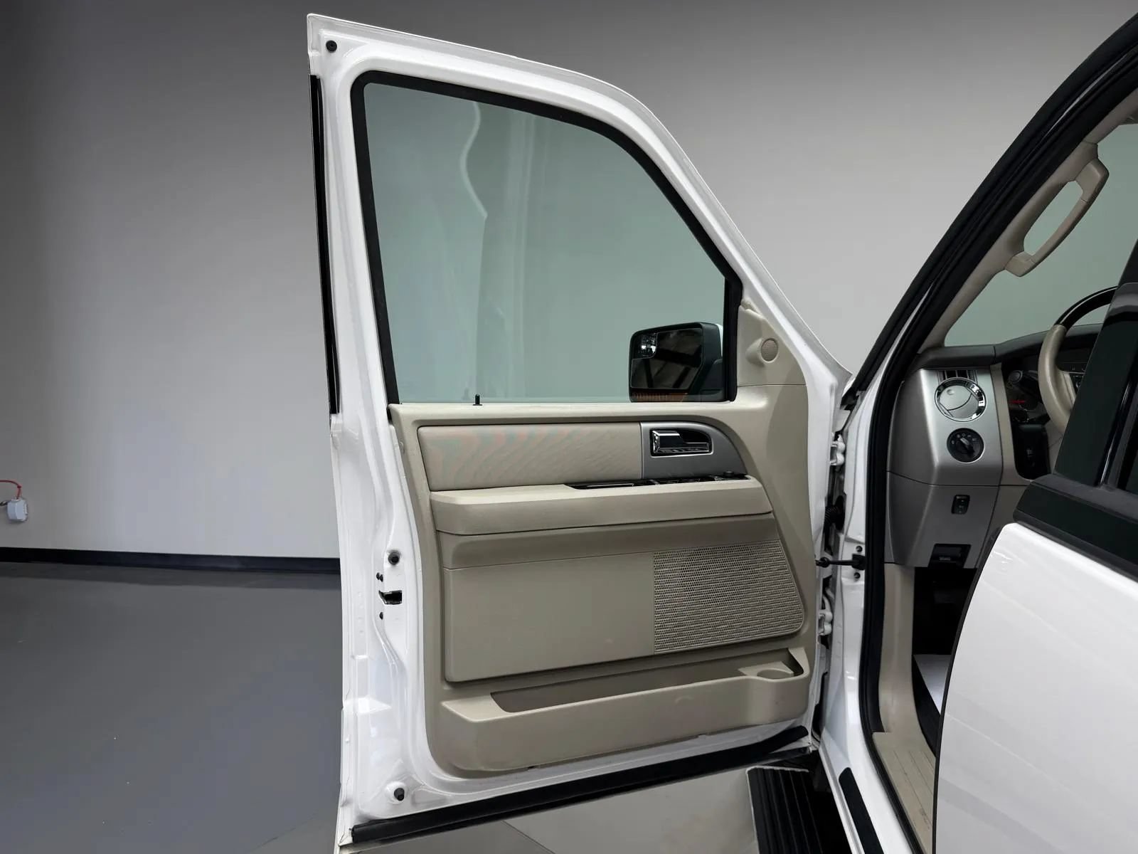 Used 2012 Ford Expedition EL Limited AWD/4WD image 29
