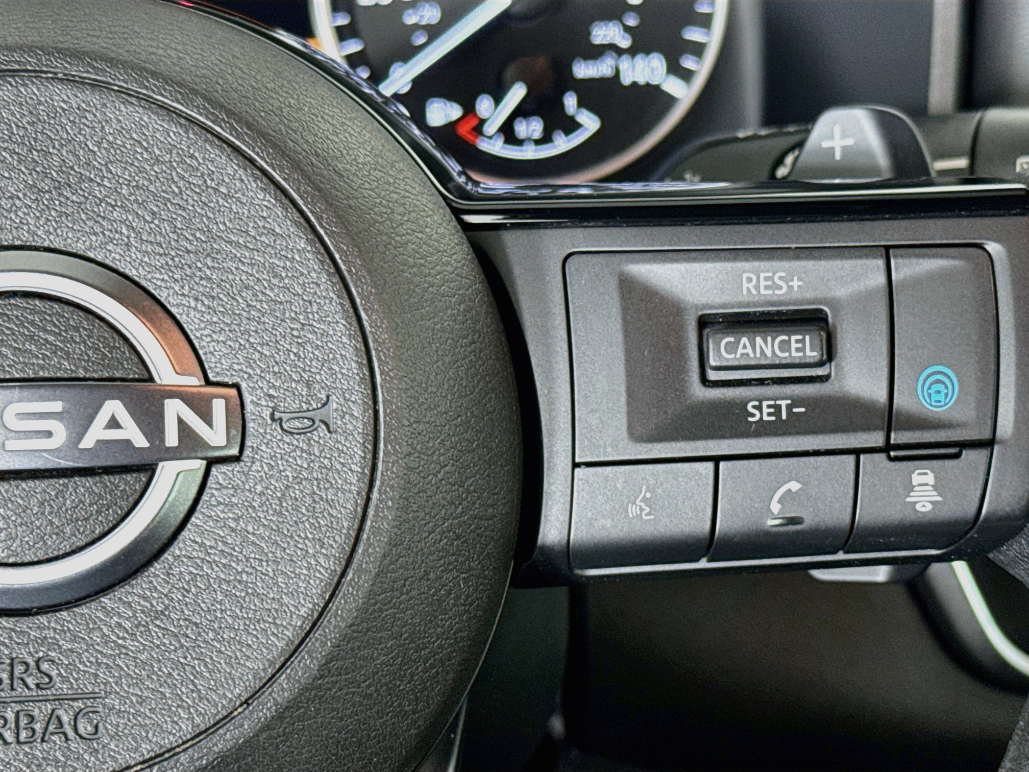 Used 2023 Nissan Rogue SV FWD image 13
