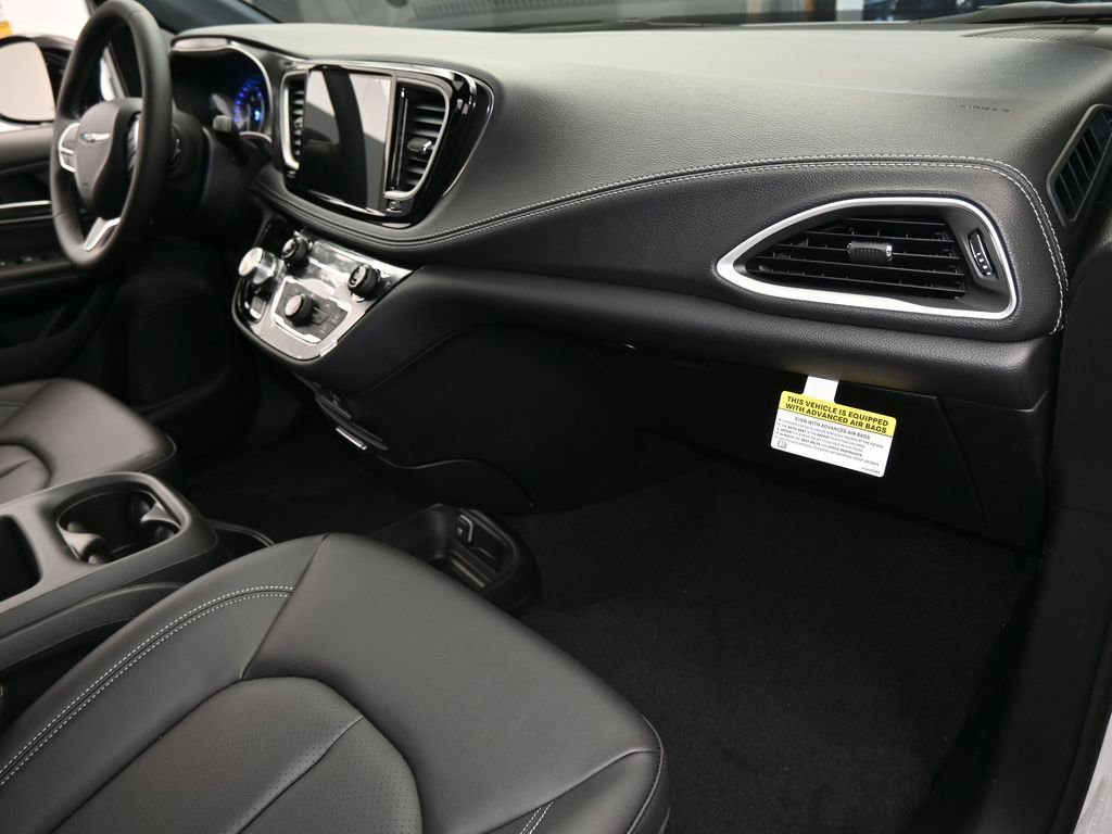 New 2026 Chrysler Pacifica Select FWD image 42