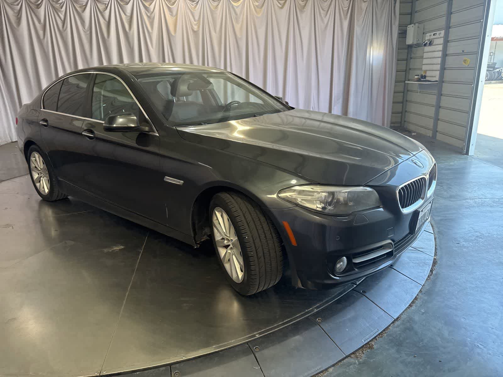 Used 2016 BMW 535i Sedan w/ Driver Assistance Package RWD image 3