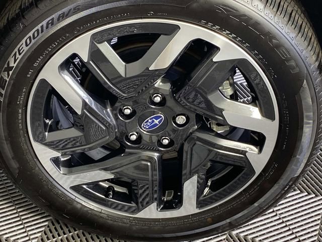 Used 2025 Subaru Forester Limited image 28