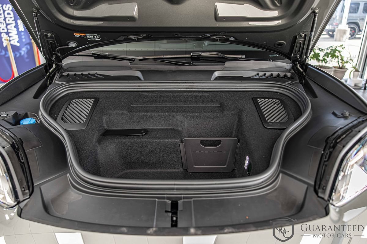 Used 2025 Porsche Macan Turbo Electric AWD/4WD image 6