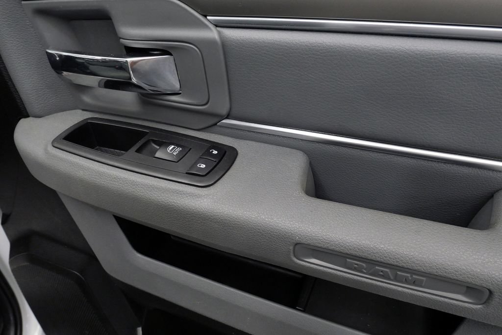 Used 2019 RAM 1500 Classic SLT AWD/4WD image 16