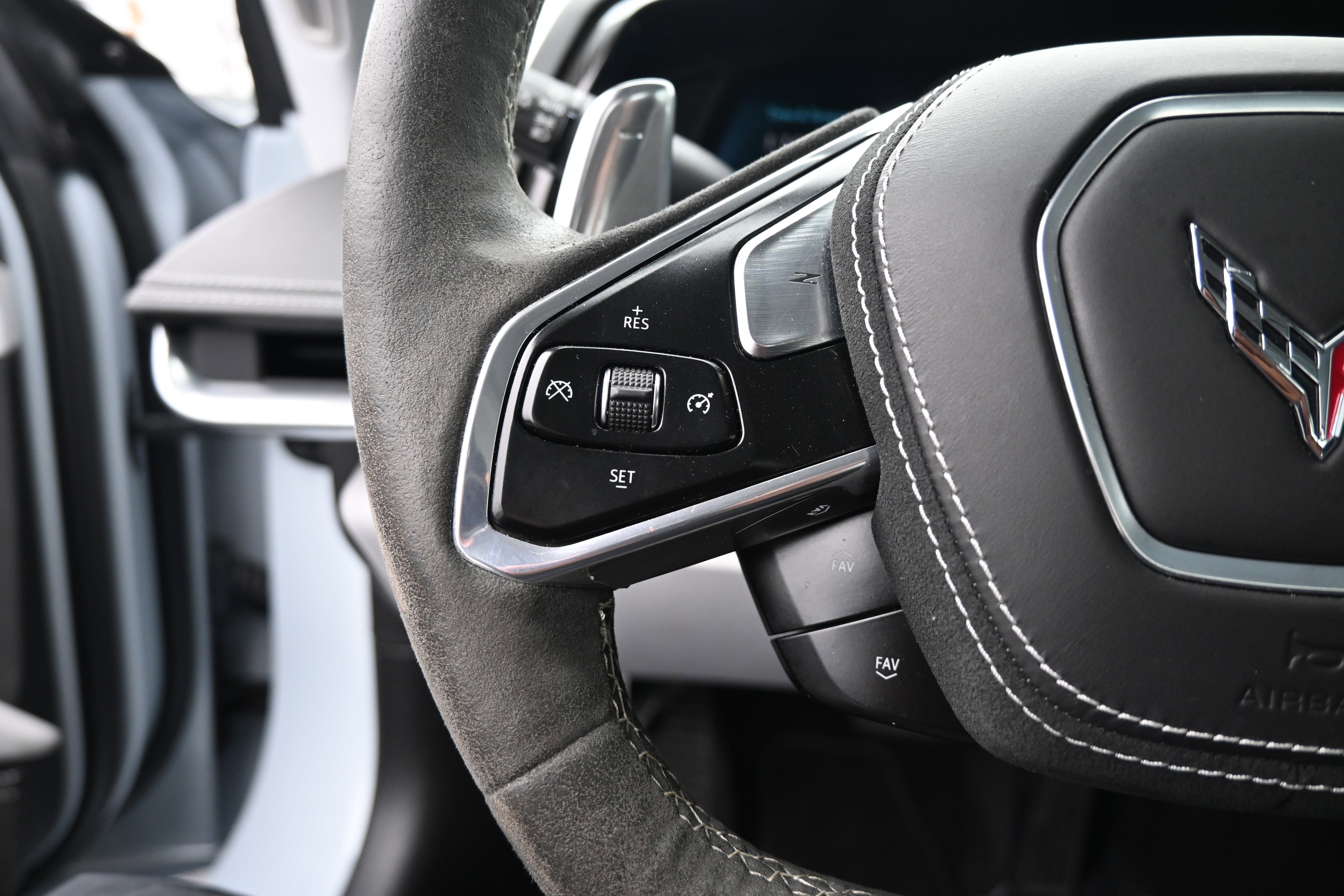 Used 2021 Chevrolet Corvette Stingray Premium Conv w/ Z51 Performance Package image 23