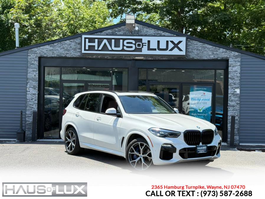 Used 2021 BMW X5 M50i image 1