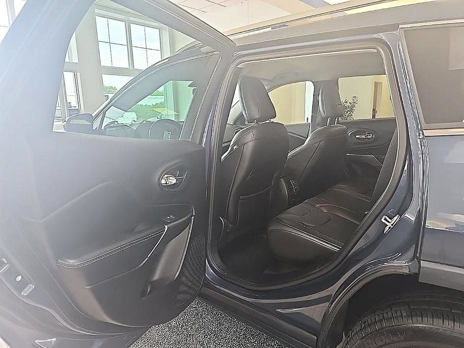 Used 2019 Jeep Cherokee Limited AWD/4WD image 28