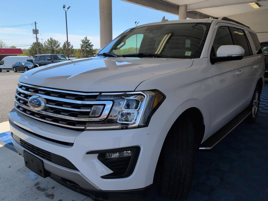Used 2019 Ford Expedition XLT w/ Equipment Group 202A AWD/4WD image 3