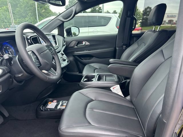 New 2027 Chrysler Pacifica Select FWD image 35