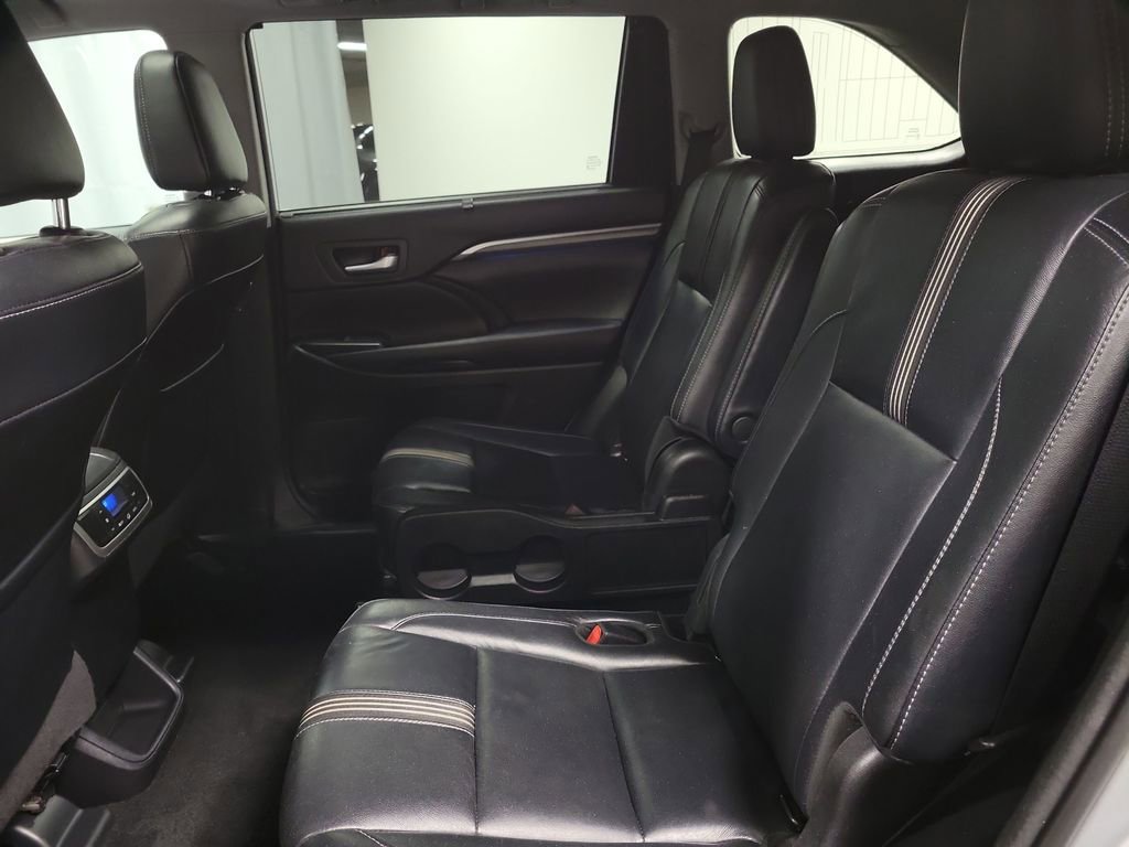 Used 2018 Toyota Highlander SE image 21