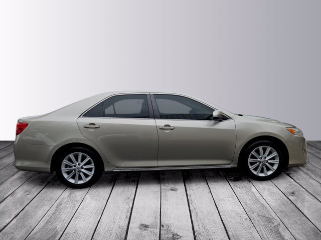 Used 2014 Toyota Camry XLE w/ Leather Package FWD image 6