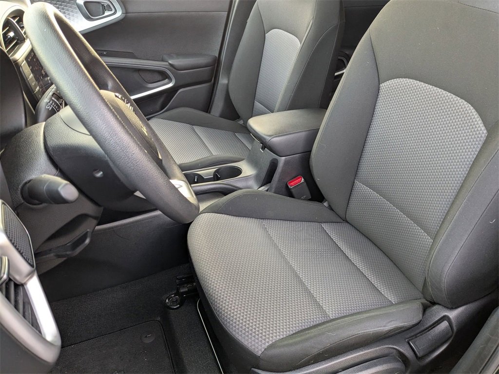 Used 2024 Kia Soul LX w/ Option Group 015 image 16