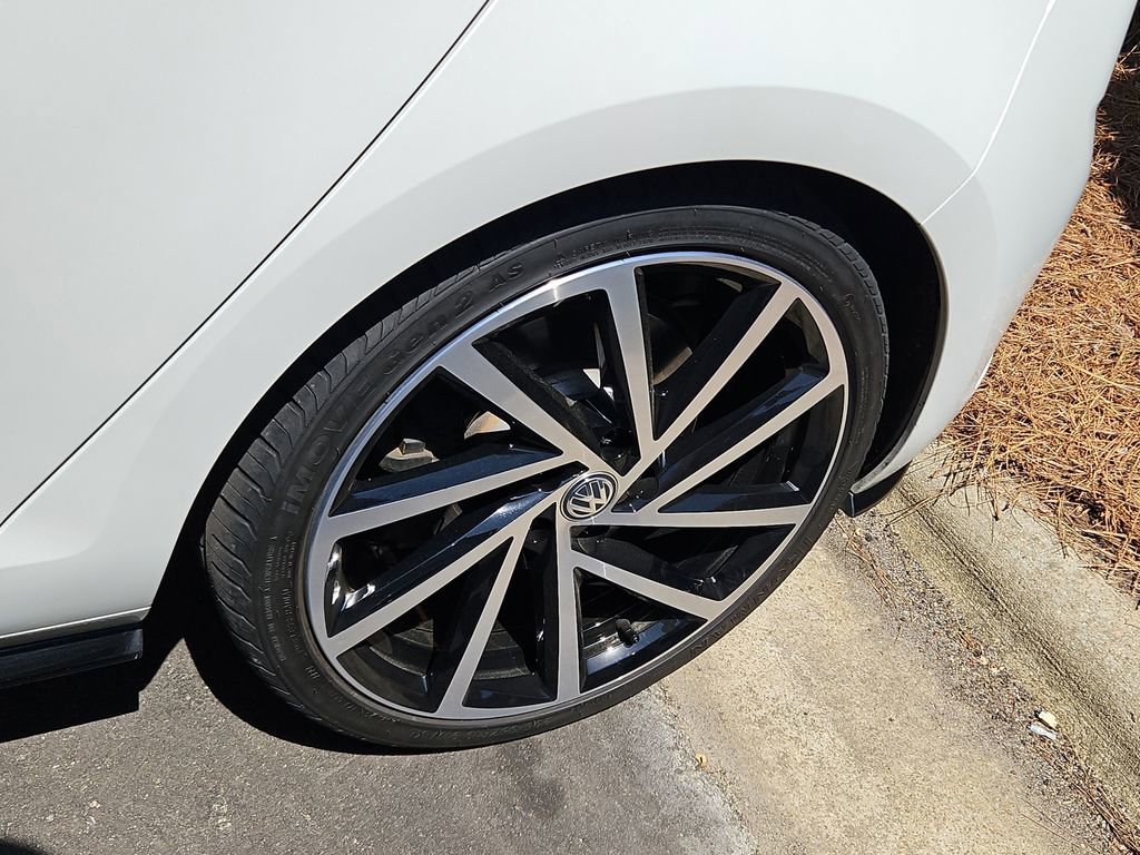 Used 2018 Volkswagen Golf R 4-Door image 10