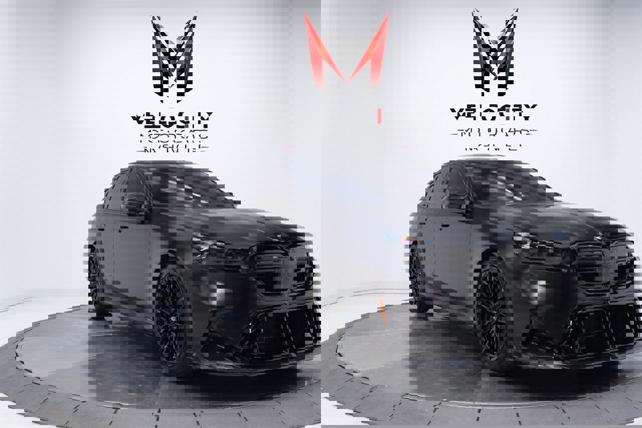 Used 2025 BMW M5 w/ Carbon Package image 4