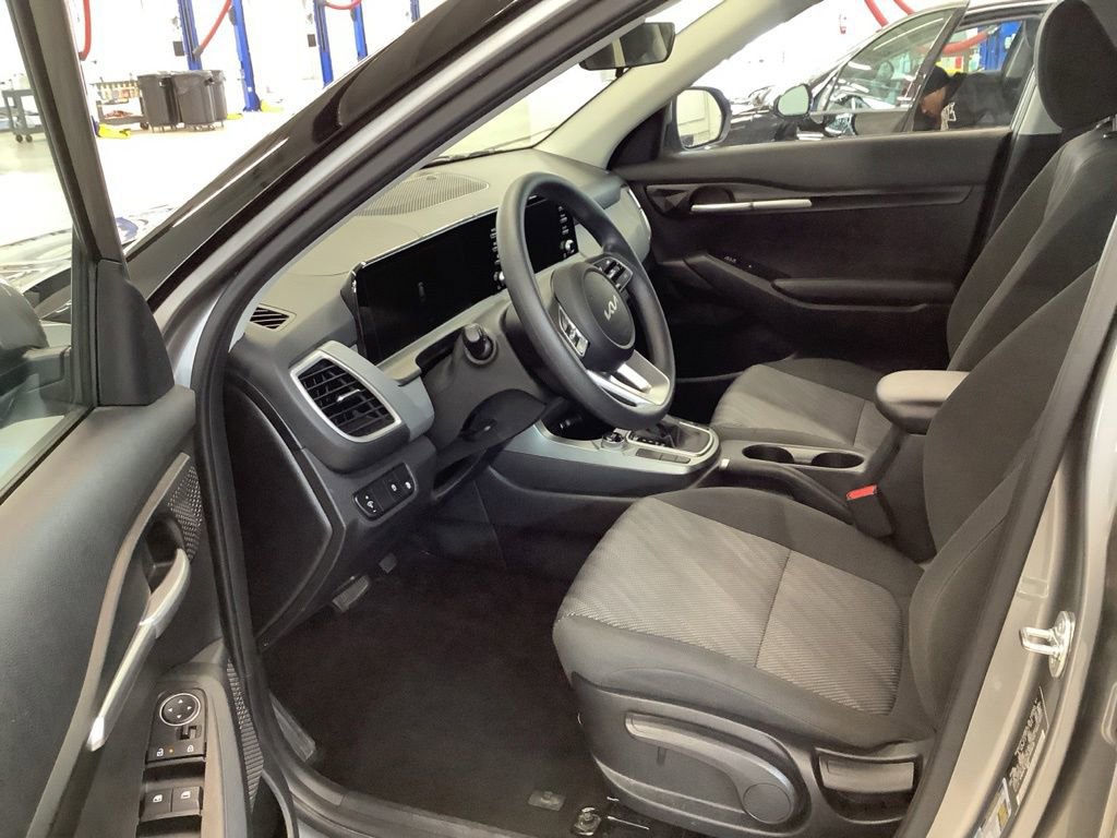 Certified 2025 Kia Seltos LX AWD/4WD image 13