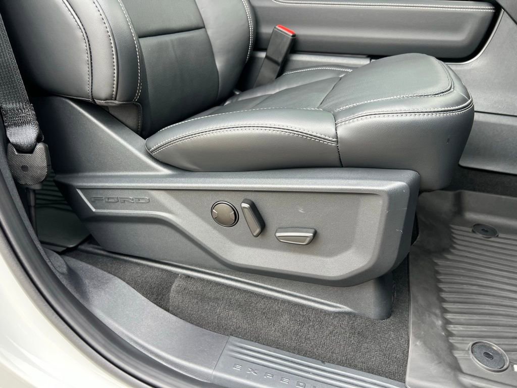 Used 2025 Ford Expedition Platinum w/ Stealth Performance Package image 25