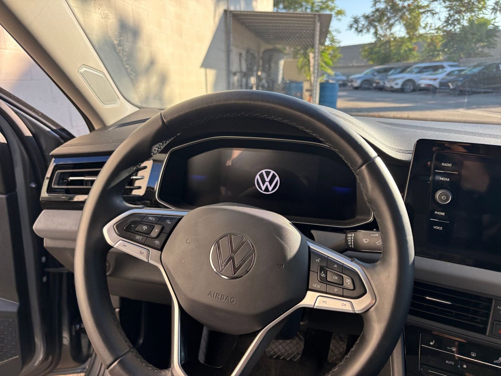 Used 2025 Volkswagen Jetta SE image 34