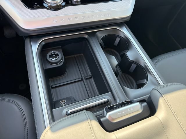 New 2027 Ford Expedition Active AWD/4WD image 32