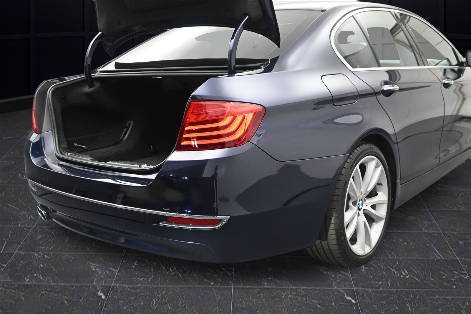 Used 2016 BMW 535d xDrive AWD/4WD image 12