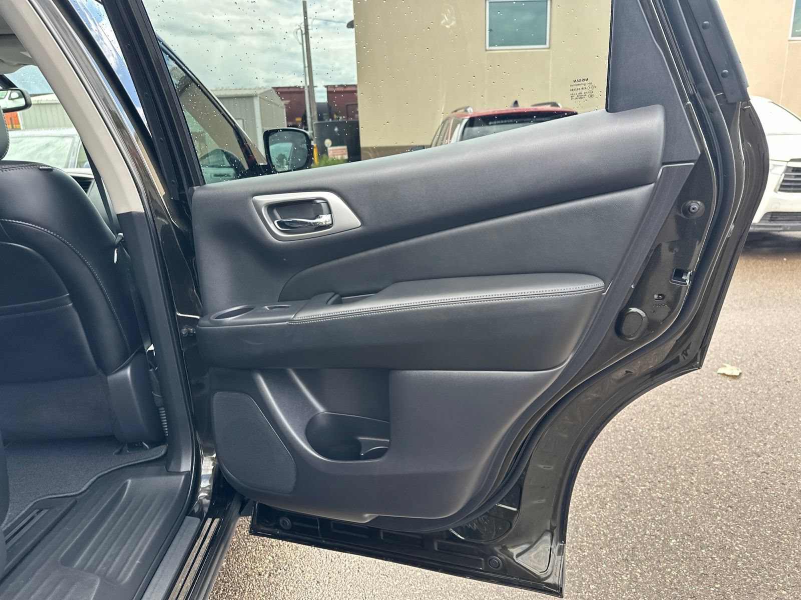 Used 2017 Nissan Pathfinder Platinum AWD/4WD image 36