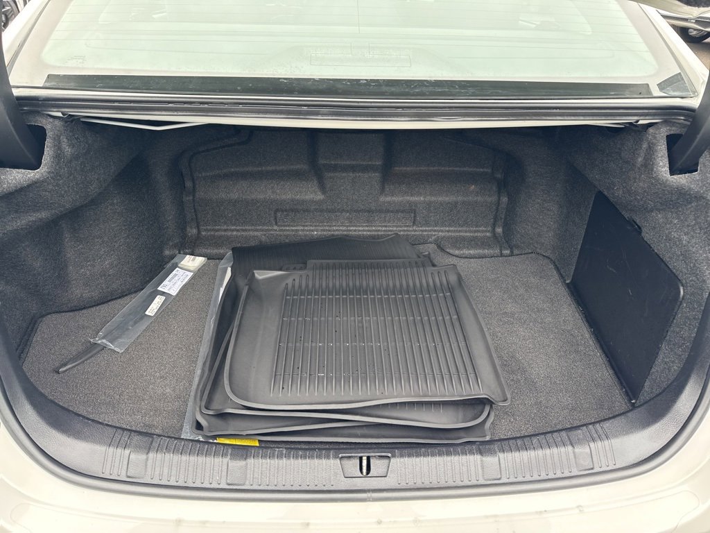 Used 2016 Toyota Avalon Limited image 12