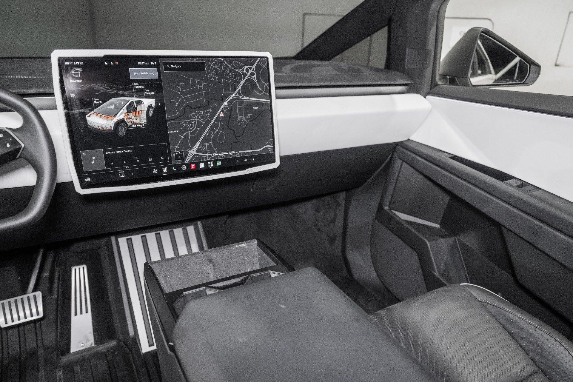 Used 2024 Tesla Cybertruck Cyberbeast AWD/4WD image 27
