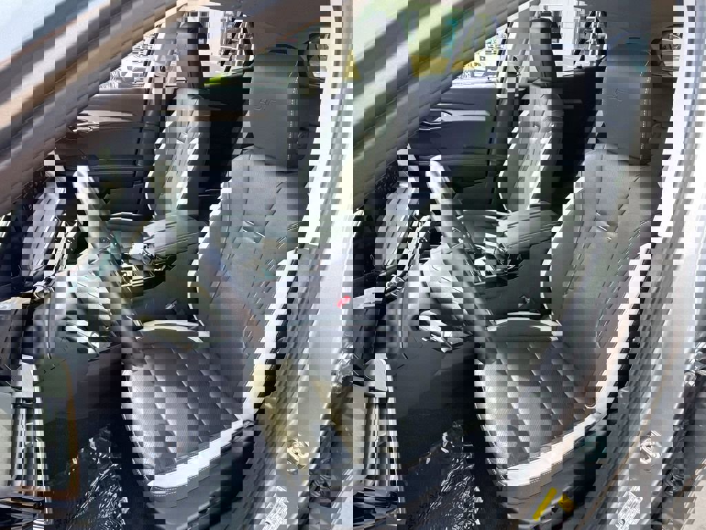 Certified 2024 Buick Envision Sport Touring image 18