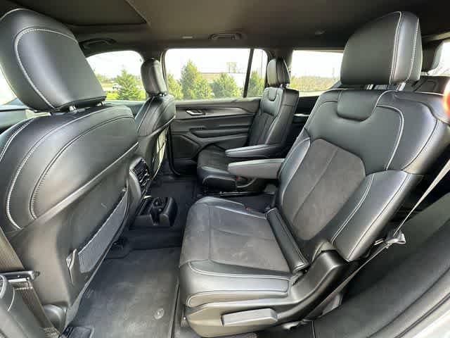 Used 2023 Jeep Grand Cherokee L Laredo image 20