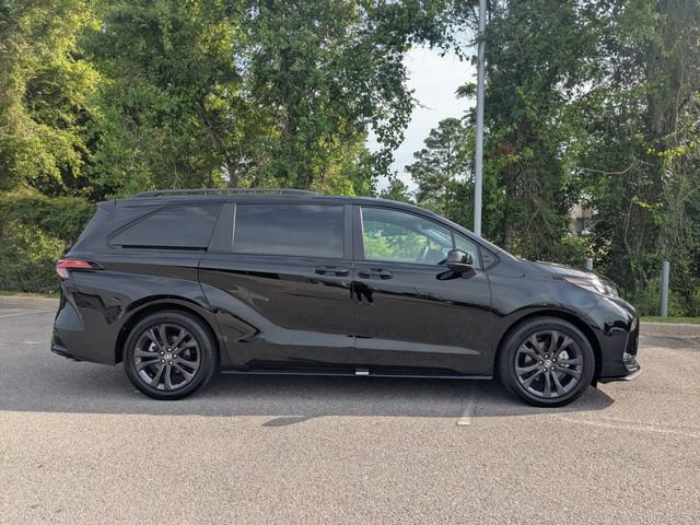 Certified 2026 Toyota Sienna XSE FWD image 2