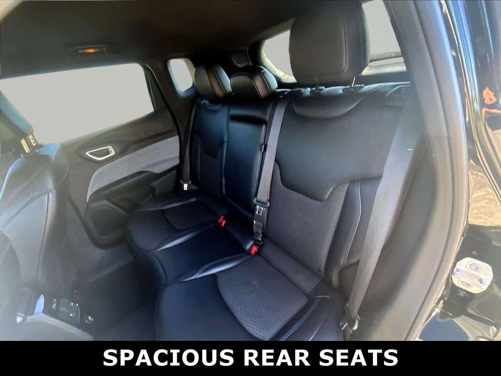 Used 2024 Jeep Compass Latitude AWD/4WD image 3
