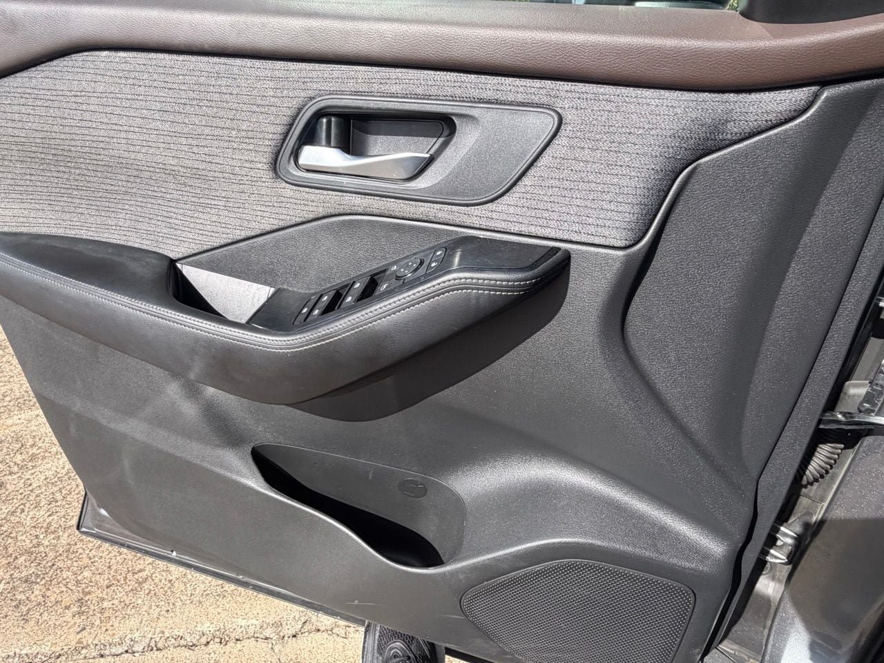 Certified 2022 Nissan Rogue SV FWD image 23